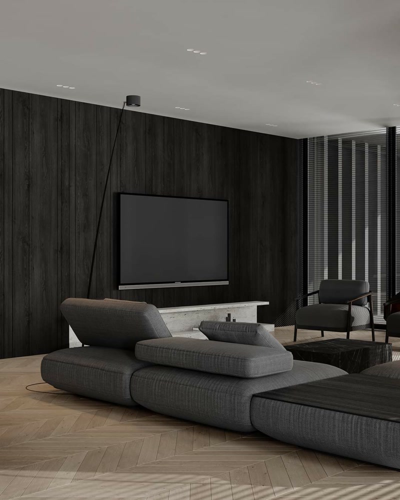 Siyah dikey ahşap panellerle kaplı TV duvarı, traverten TV konsolu, modüler gri koltuk ve balıksırtı parkeli minimalist salon.