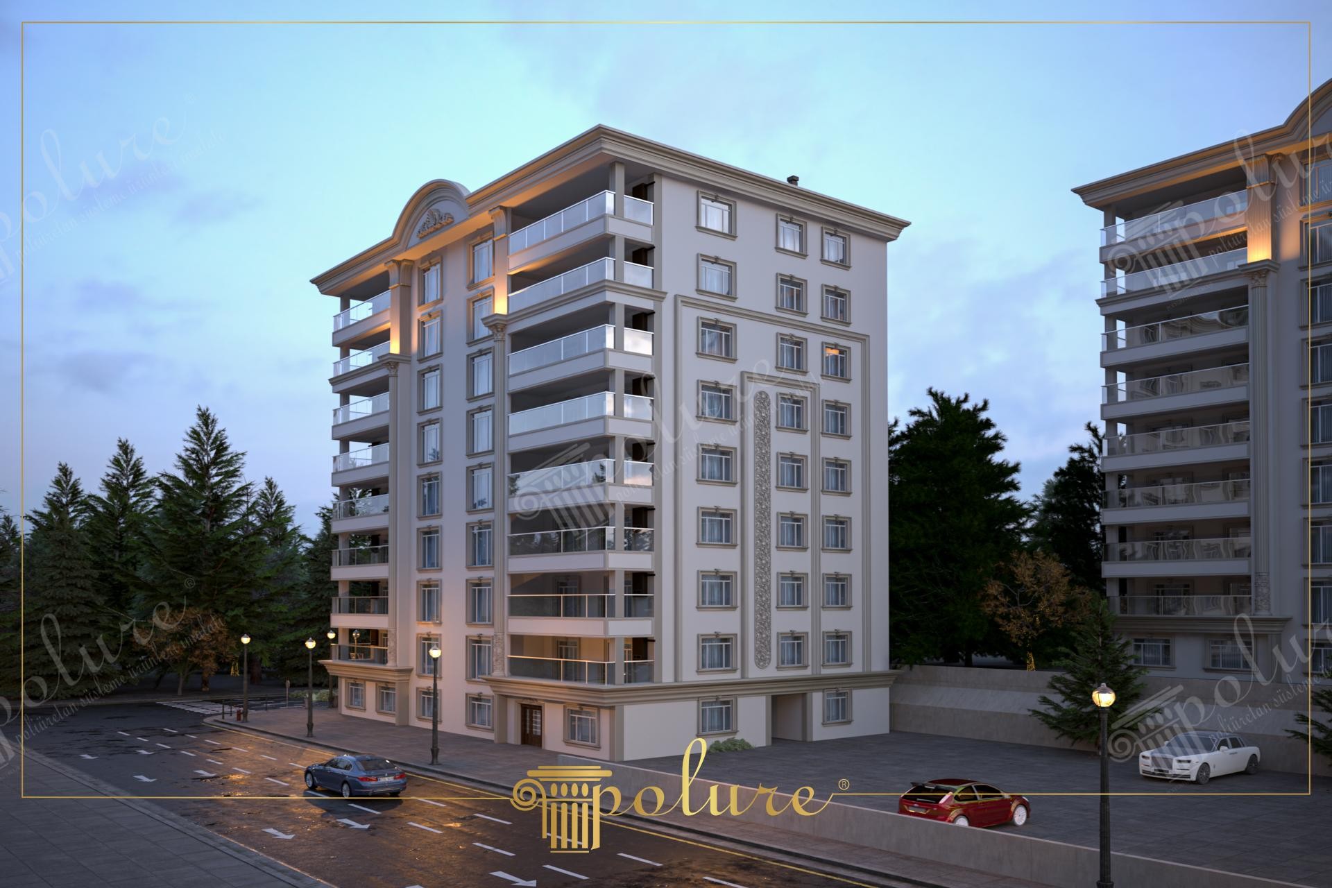 Alacakaranlıkta çok katlı apartman binasının poliüretan pencere söveleri, dikey pilasterları ve çatı taç motifli cephesi.
