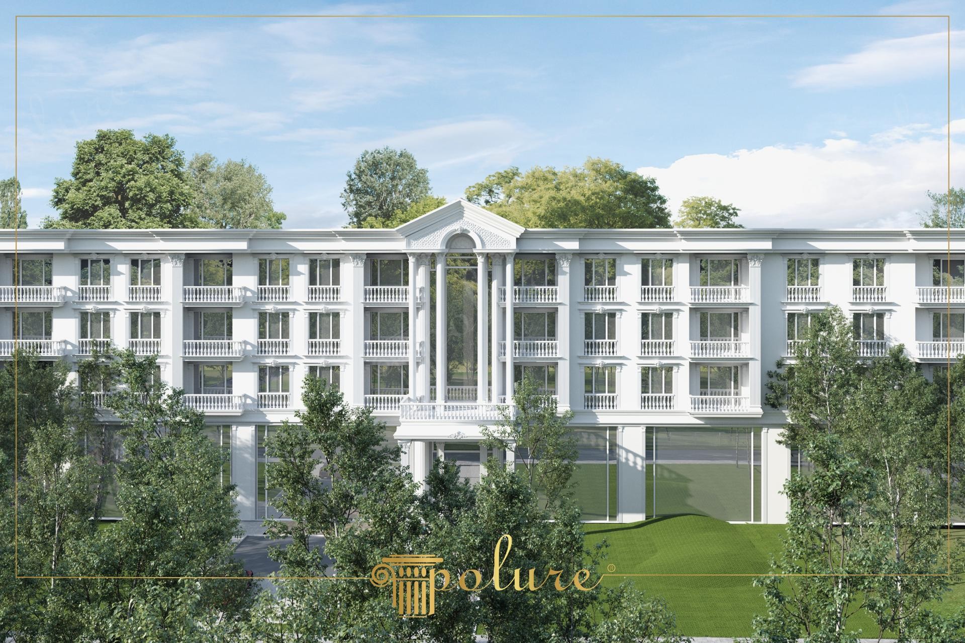 Üçgen alınlık, yüksek sütunlar ve balustradlı pencere söveleri ile tasarlanmış geniş otel ve rezidans dış cephesi.
