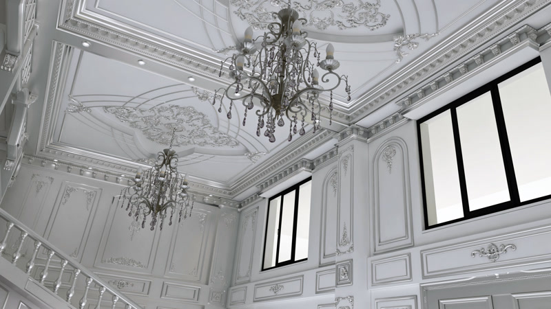 Yüksek tavanlı villa salonunda gümüş süslemeli poliüretan söve, pencere çerçevesi, tavan göbeği ve kristal avizeler.
