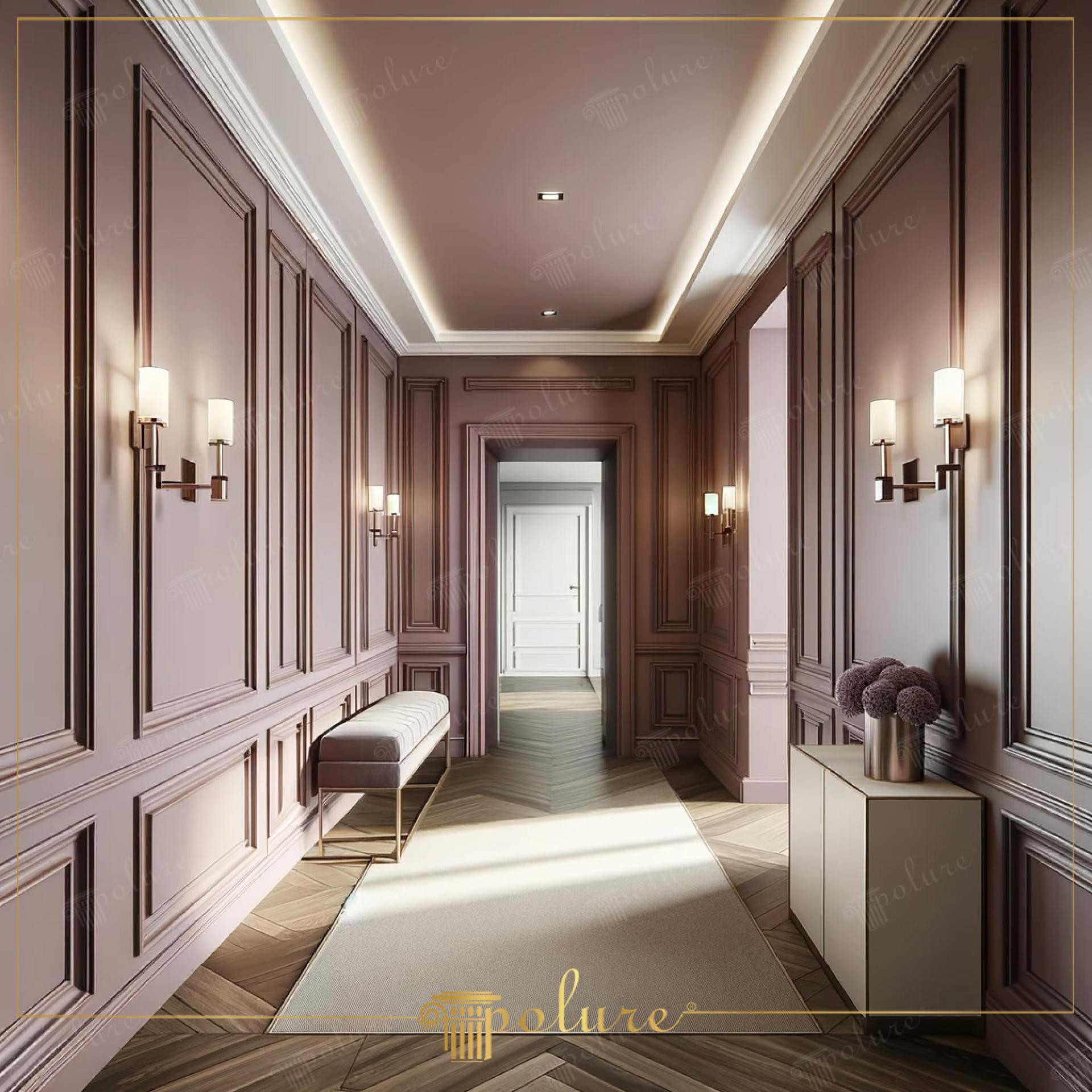 Pudra pembe neoklasik duvar çıtalı wainscoting paneller, gizli aydınlatmalı tavan ve balıksırtı parkeli koridor.