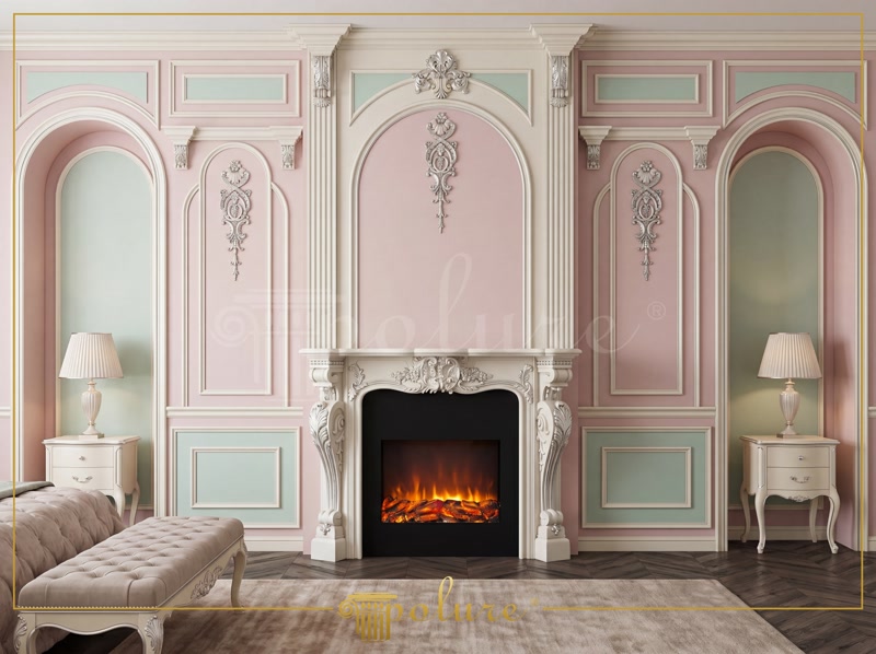 Pastel pembe ve mint yeşili duvar panelleri önünde beyaz oymalı poliüretan şömine sövesi ve kemerli nişler.