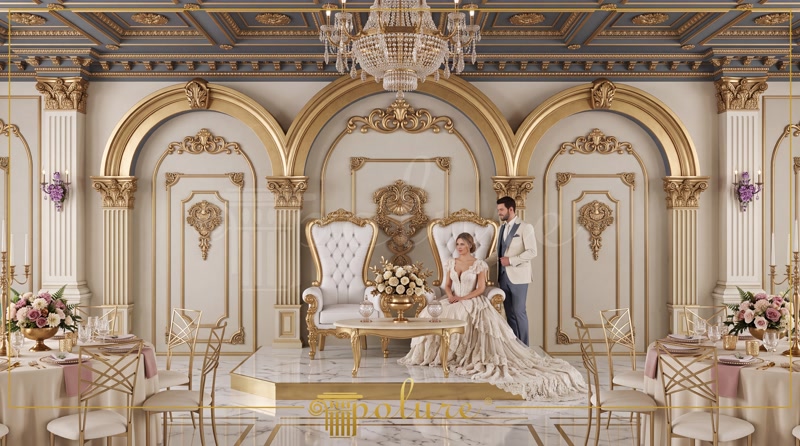 Altın varaklı üçlü kemer panelleri, Corinthian sütunlar ve beyaz taht koltuklar önünde duran gelin ve damat