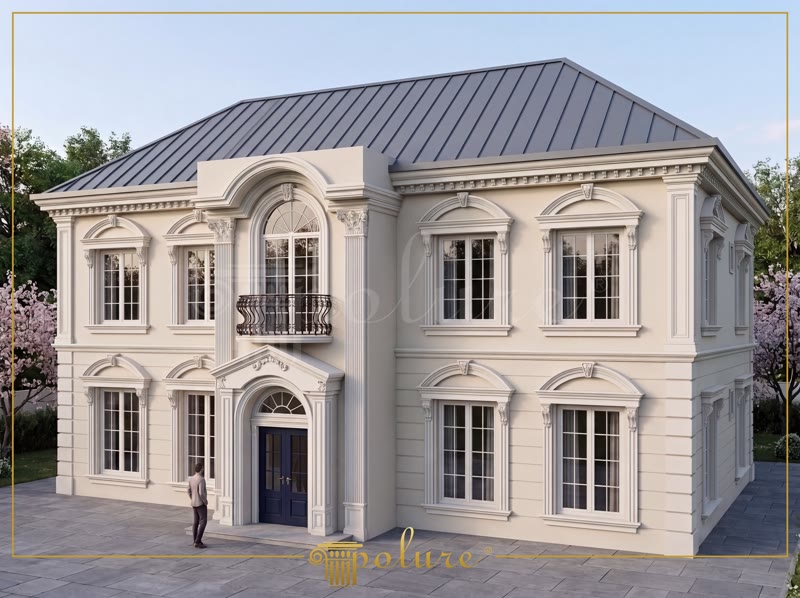 Neoklasik krem renkli villa cephesinde kavisli pencere taçları, giriş portalı sütunları, kat silmesi ve dişli korniş söve detayları.