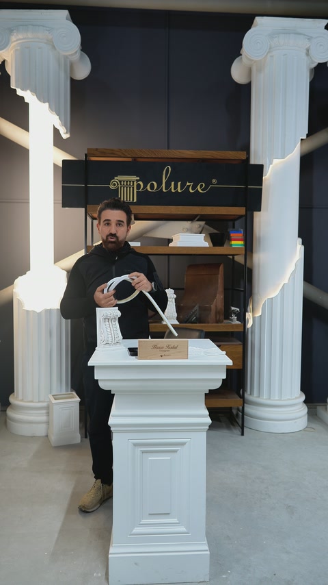 Elde tutulan küçük kavisli parça, kemer birleşimini örnekliyor