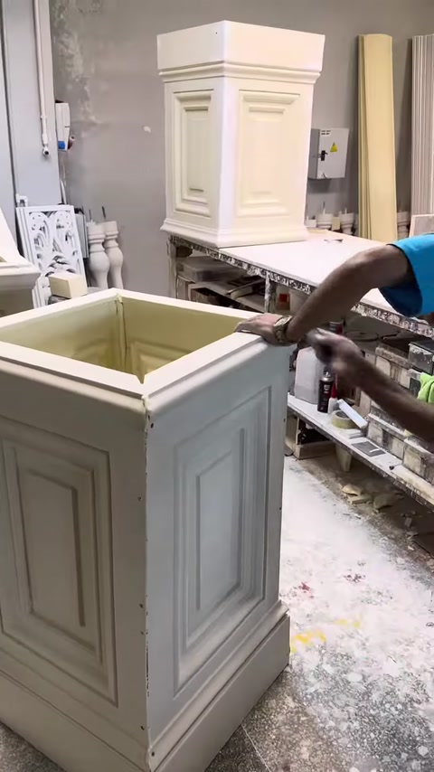 İçi boş pilaster gövdesinin üstten görünümü inceleniyor