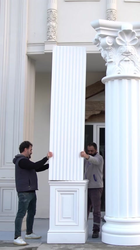 Dikdörtgen kesitli yivli sütun gövdesi kaide üzerinde ayarlanıyor.