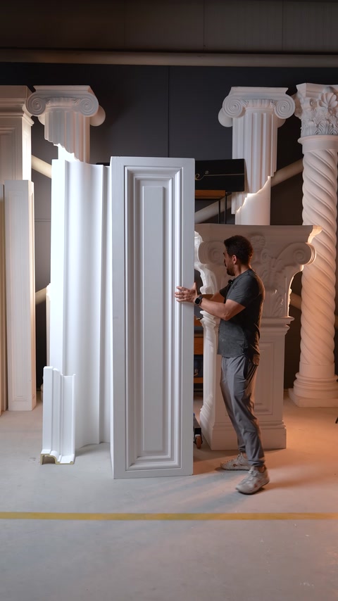 Uzun pilaster sütunu ve çerçeveli yüzey profili inceleniyor.