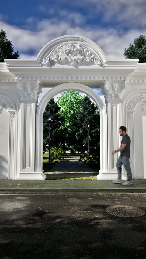Tamamlanan dış cephe portalında pilasterler, kemer ve kabartmalar öne çıkıyor.