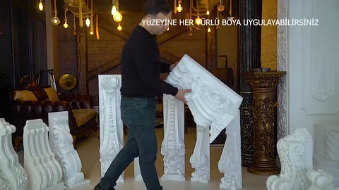 Geniş dekoratif payanda yatay çevrilerek alt ve üst yüzleri inceleniyor