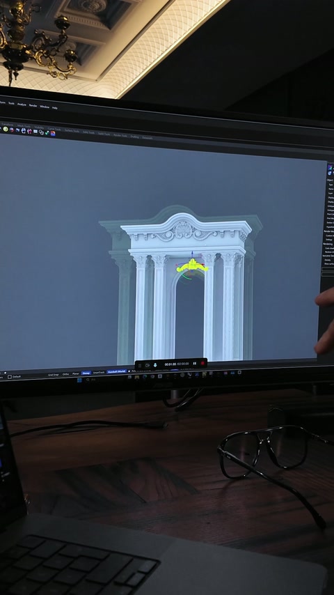 Kemer açıklığının üstündeki dekoratif motif ekranda işaret ediliyor