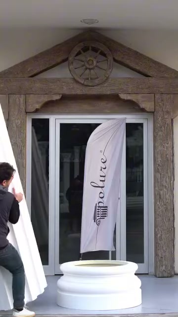 Sütun gövdesi kaideye yerleştirilmek üzere yandan yaklaştırılıyor