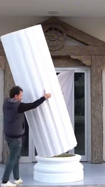 Gövde kontrollü biçimde döndürülerek kaide üzerine oturtuluyor
