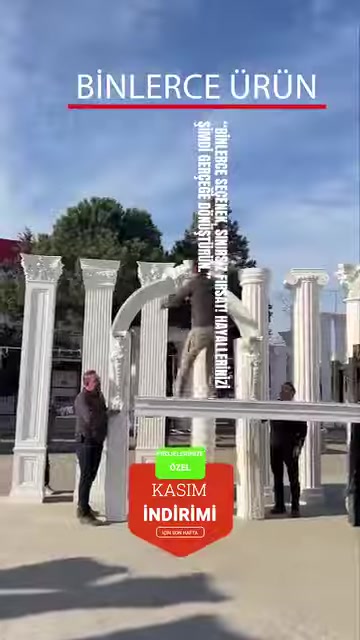 Açık alanda sütunlarla oluşturulan dekoratif yapı uygulaması görülüyor