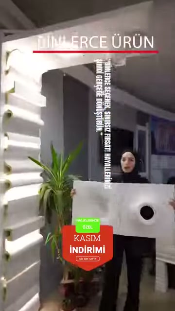Dairesel açıklıklı beyaz şömine elemanı profil standı önünde sunuluyor
