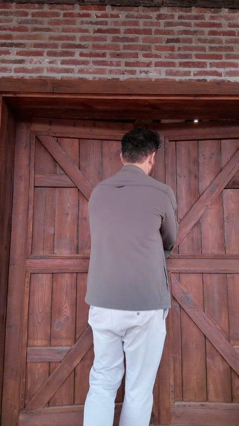 Kapı çevresindeki yatay kiriş uygulaması tuğla duvarla birlikte gösteriliyor
