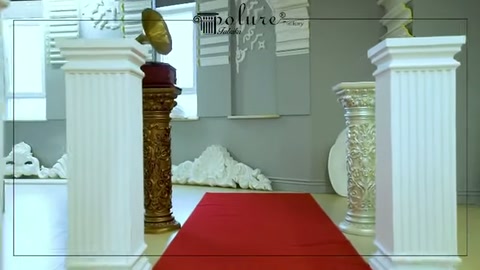 Sergi düzeninde farklı gövde biçimlerine sahip sütunlar bulunuyor