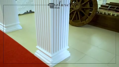 Kısa sehpa sütununun geniş üst tablası ve kanalları inceleniyor