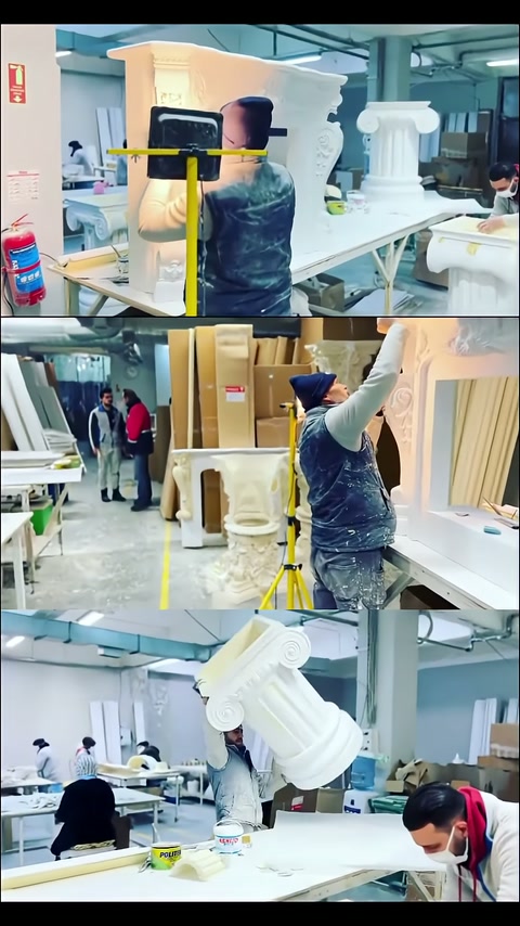 Usta dikey sütun motifli masa çerçevesinin kenarını işliyor