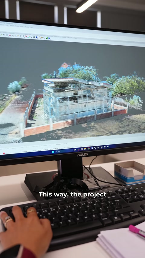 Ekrandaki üç boyutlu nokta bulutu farklı açıdan kontrol ediliyor.