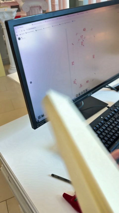 Profil ucu monitördeki ölçülü kesit çalışmasına doğru yaklaştırılıyor