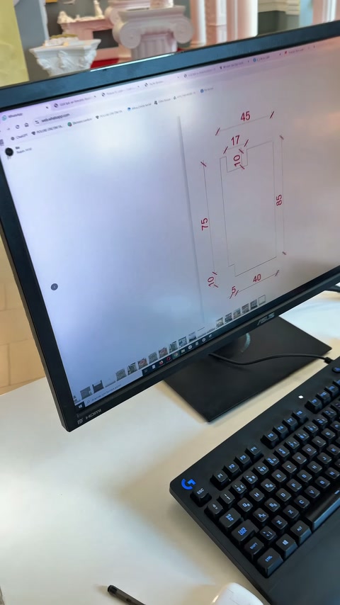 Profil tasarımının ölçü notları bilgisayar ekranında inceleniyor