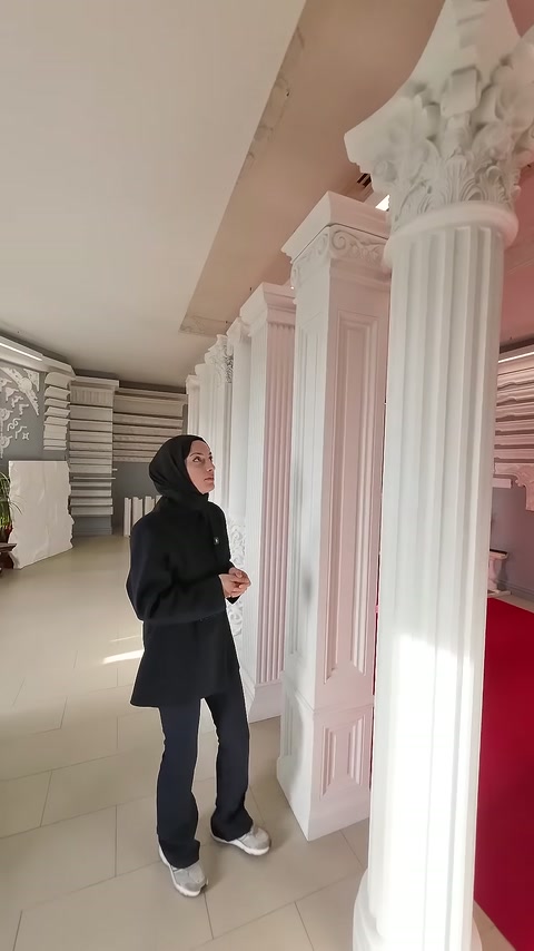Klasik sütun sırası, sunucunun yanında farklı başlık biçimleriyle sergileniyor.