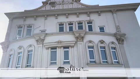 Klasik cephede kat silmeleri ve pencere üstü bezemeler sergileniyor