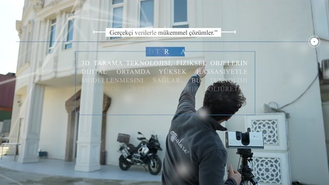 Dış cephedeki sütunlu giriş düzeni taşınabilir cihazla kaydediliyor.