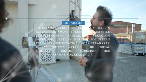 Yakındaki tarama cihazı, açık alandaki operatöre doğru tutuluyor.