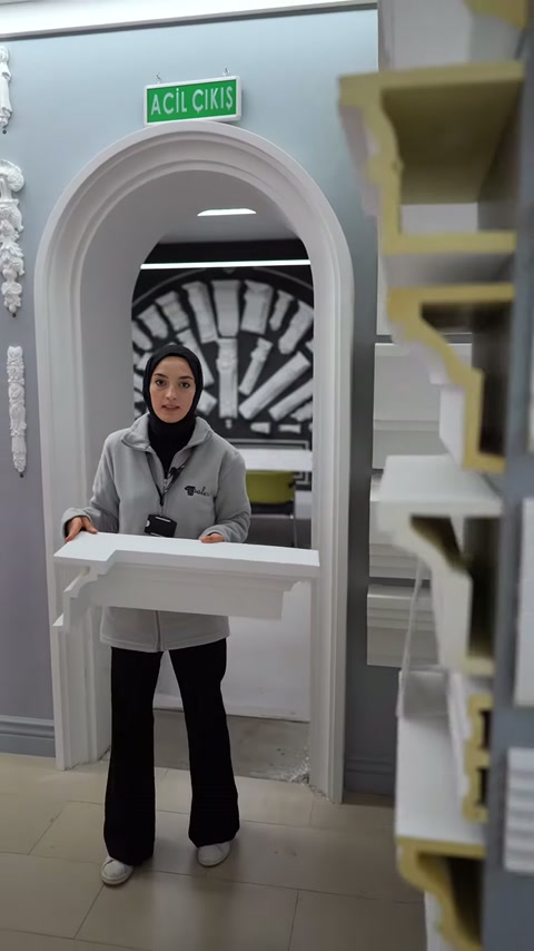 Kat silmesi örneği, kemerli bölüm önünde yatay sergileniyor.