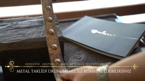 Kabartmalı metal bant, poliüretan kirişin üzerine dik biçimde yerleştiriliyor.