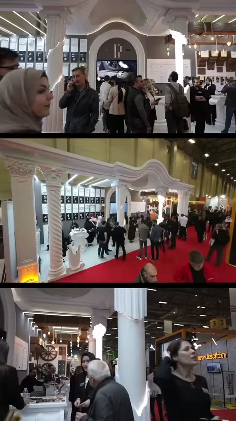 Fuar katılımcıları kemerli stand önünde ilerlerken sütun detayları görülüyor