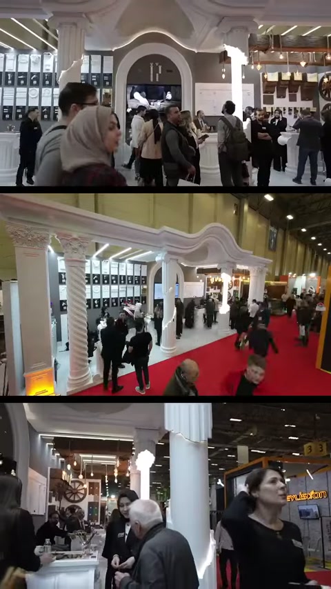 Kemerli stand cephesinde ziyaretçi hareketi ve dekoratif tavan çizgileri izleniyor