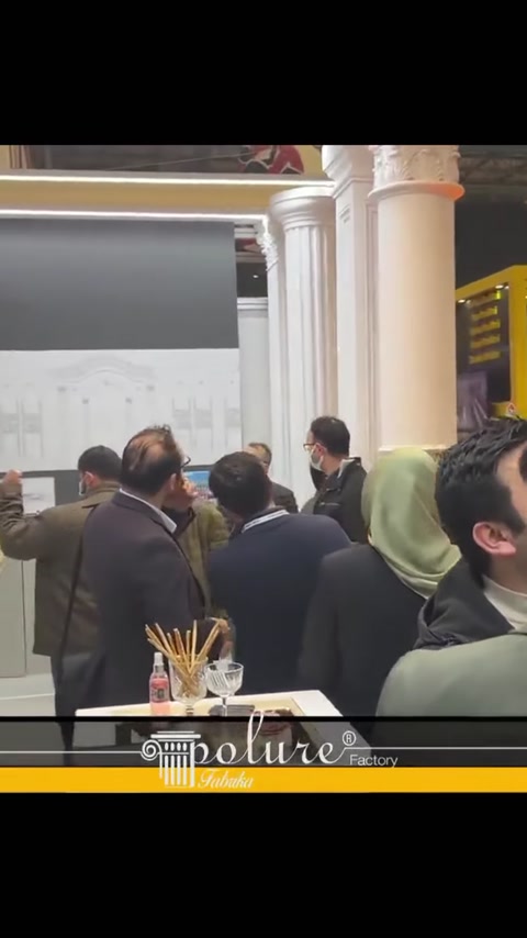 Yan yana sergilenen farklı gövde biçimlerine sahip klasik sütunlar