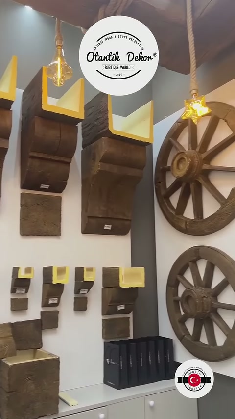 Kiriş kesitleri dekoratif ahşap tekerler ve sarkıt lambayla birlikte sergileniyor