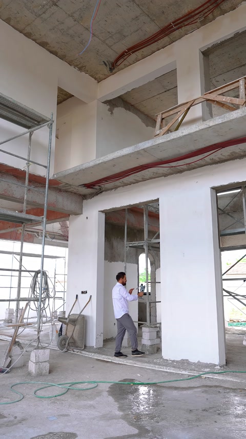 Villa iç mekanında taşıyıcı açıklıklar ve tarama çalışması görülüyor