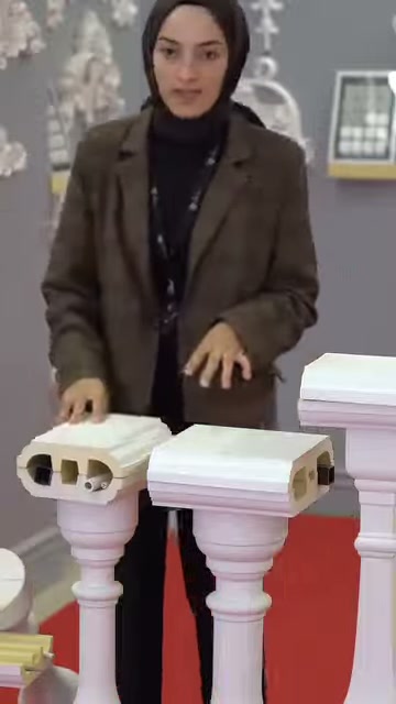 Açık kesitli küpeşte gövdesinin iç kanalları üstten görülüyor.