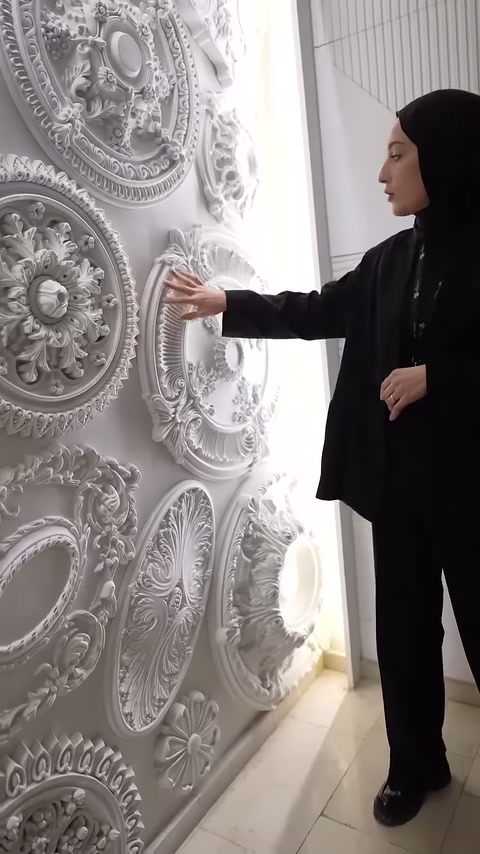 Poliüretan göbek modelleri aydınlık sergi köşesinde sunucu eşliğinde tanıtılıyor