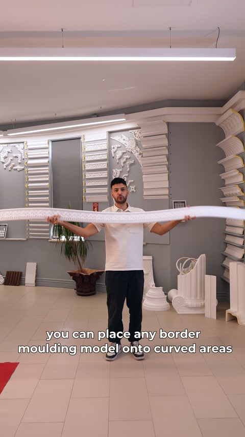 Flex model yatay tutulurken orta bölümü aşağı doğru eğiliyor.