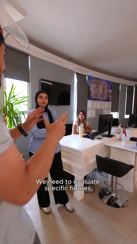 Sunum sırasında özel rölyef çalışmalarının biçimlendirme seçenekleri konuşuluyor.