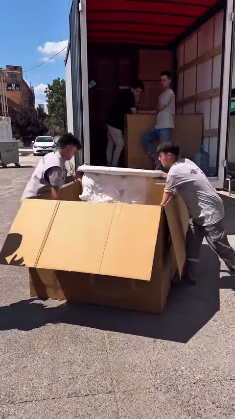 Kabartmalı ürün ambalajdan yükselirken ön süslemeler görünmeye başlıyor