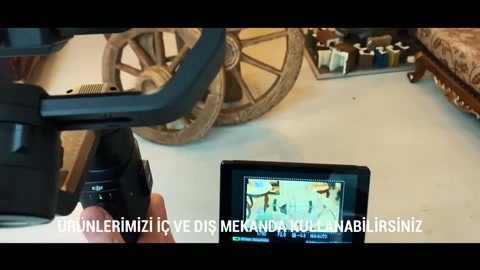 Kayıt ekranında atölyedeki ahşap görünümlü dekorlar izleniyor.