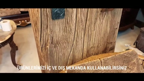 Rustik kiriş yüzeyindeki koyu bağlantı parçası ve damarlar gösteriliyor.