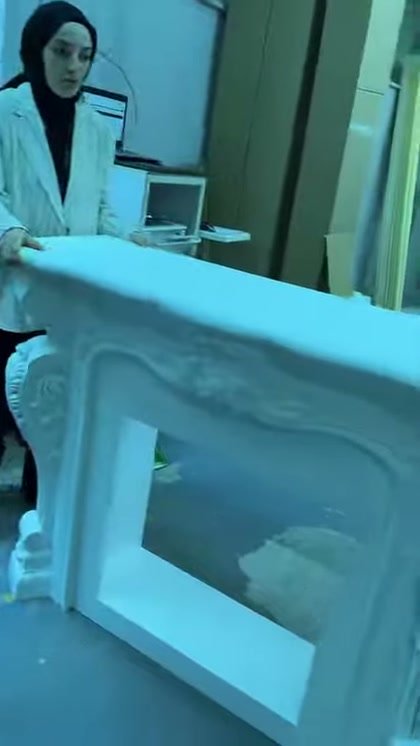Hazır şömine modelinin sade iç açıklığı ve taban parçası görülüyor