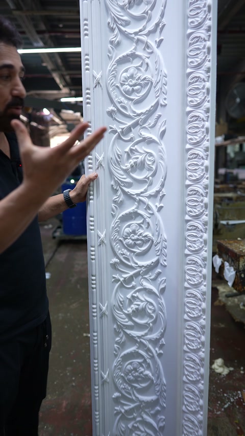 Usta kartonpiyer üzerindeki kabartma desenleri açıklıyor