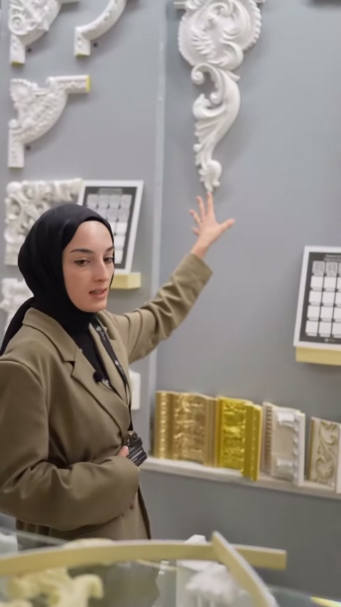 Sunucu üst sıradaki kıvrımlı köşe parçalarına uzanıyor.