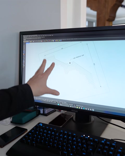Ekranda profil kesitinin bilgisayar çiziminde LED kanalı tasarımı