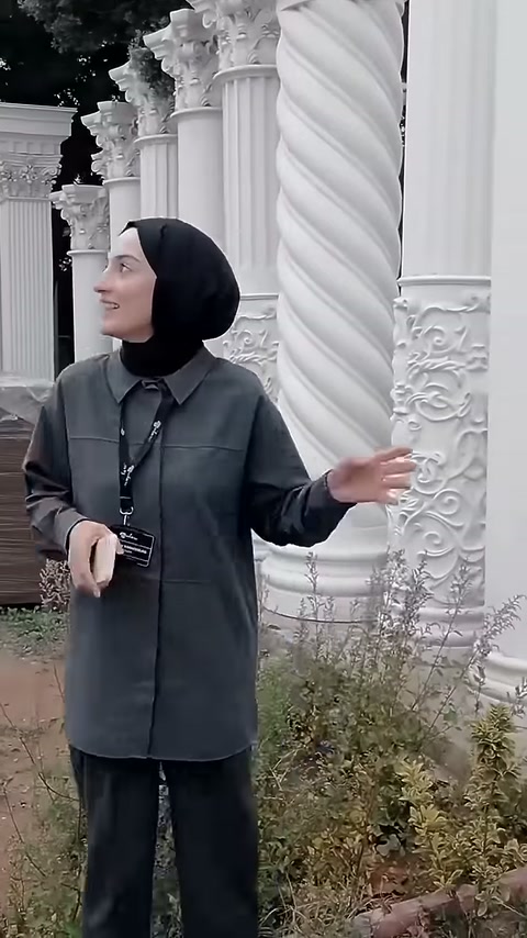 Sunucu, yan yana duran burgulu ve düz sütunları karşılaştırıyor.