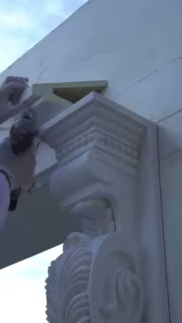 Küçük ek parçası sütun başlığı üstündeki köşeye oturtuluyor